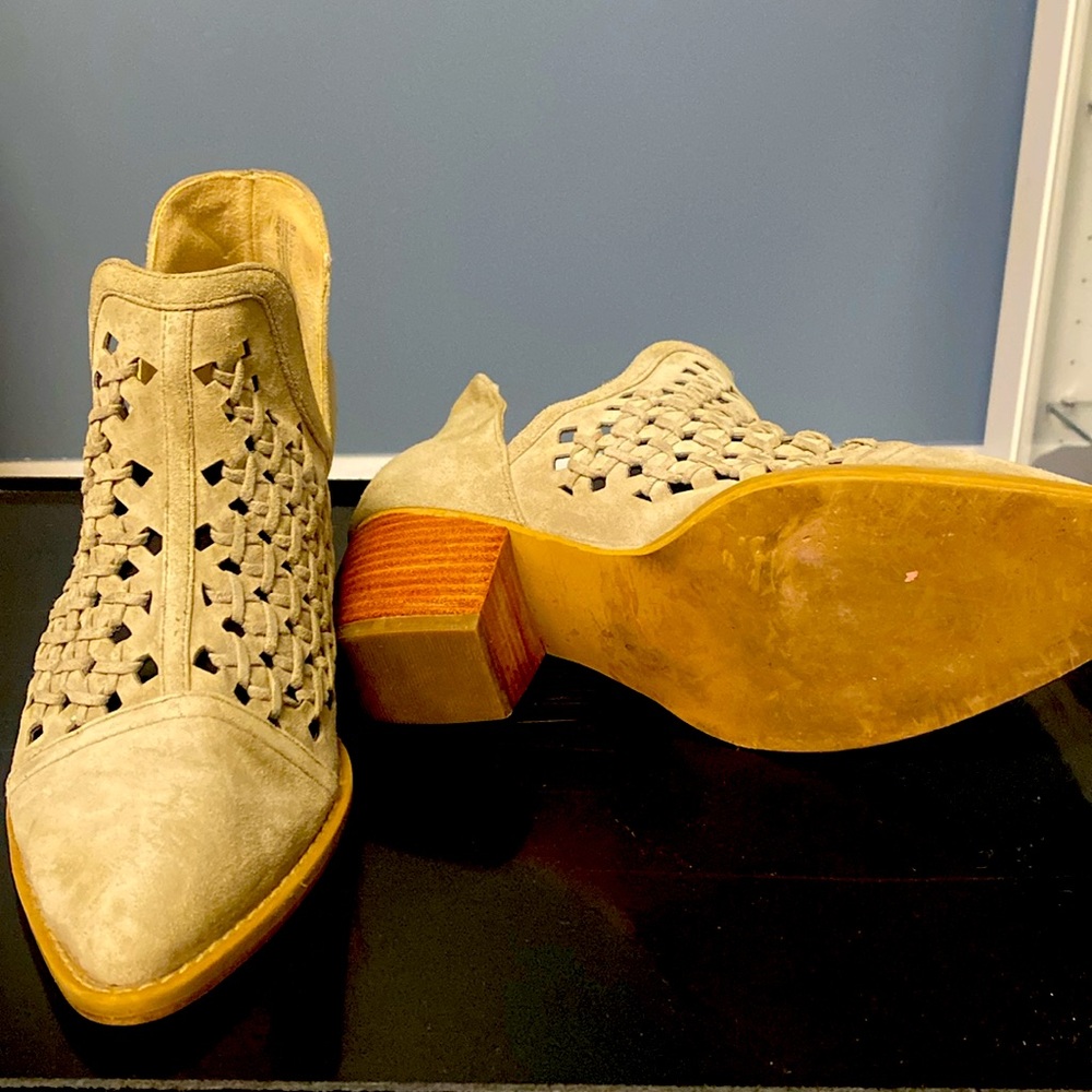 BP. Perforated Ankle Western Bootie